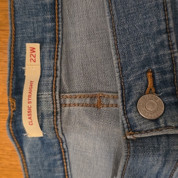 LEVI'S BRAND SIGNATURE WOMENS PLUS SIZE BLUE JEANS CLASSIC STRAIGHT FIT SIZE 22W - Picture 4 of 16
